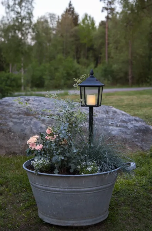 Lampion ze świecą LED FLAME Czarny na baterie IP44 — zdjęcie 4