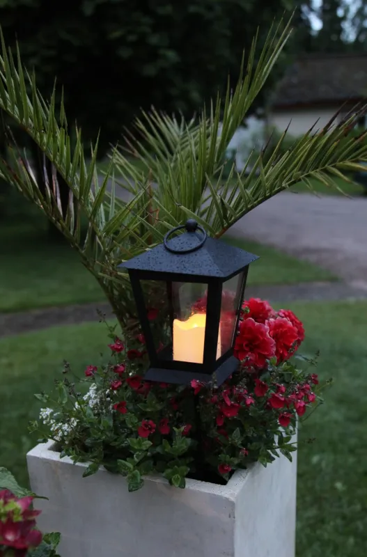 Lampion ze świecą LED SERENE Czarny na baterie IP44 — zdjęcie 4