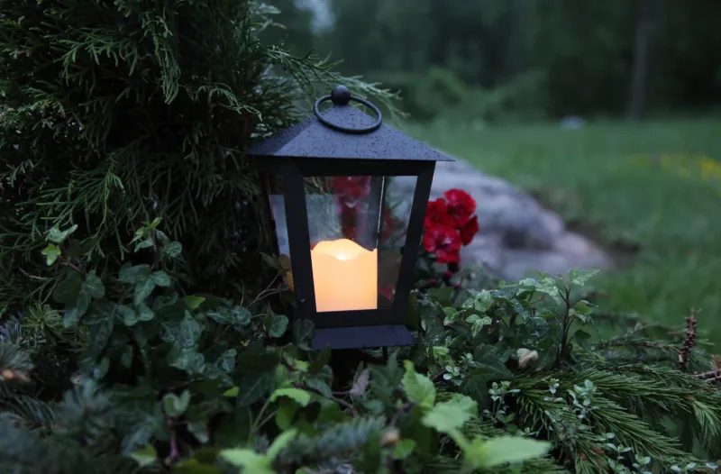 Lampion ze świecą LED SERENE Czarny na baterie IP44 — zdjęcie 6