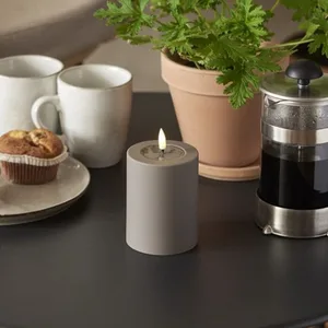 Świeca LED filarowa FLAMME SOFT Szara 12,5 cm na baterie 1000h