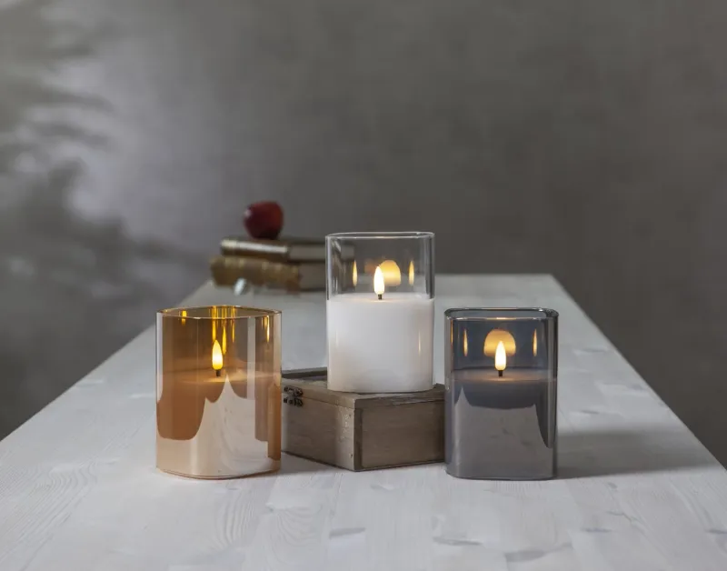 Świeca LED szklana woskowa FLAMME GLASS Bursztynowa 12,5cm na baterie — zdjęcie 4