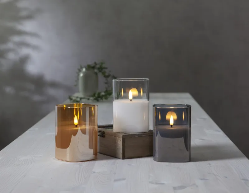 Świeca LED szklana woskowa FLAMME GLASS Bursztynowa 12,5cm na baterie — zdjęcie 6