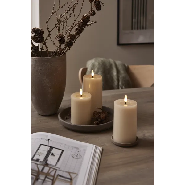Świeca LED woskowa FLAMME FLOW Beżowa 12,5cm 1500h na baterie — zdjęcie 4