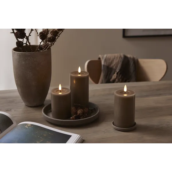 Świeca LED woskowa FLAMME FLOW Brązowo-szara 12,5cm 1500h na baterie — zdjęcie 6