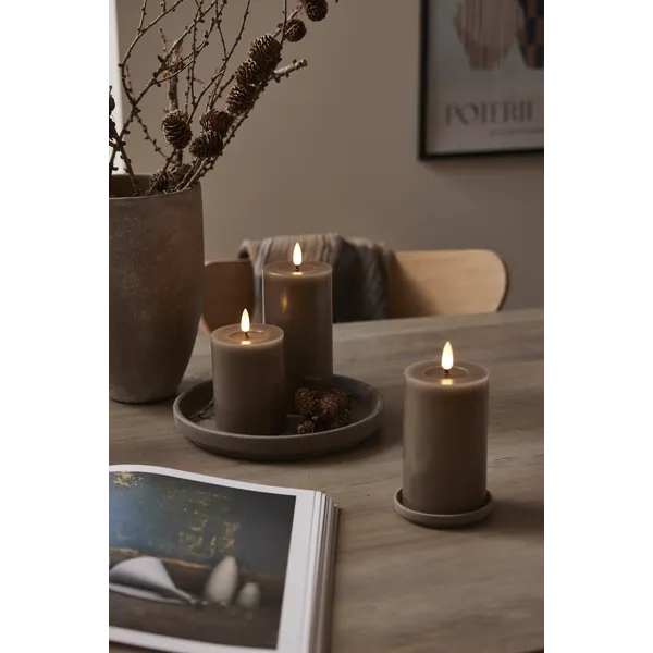 Świeca LED woskowa FLAMME FLOW Brązowo-szara 17,5cm 1500h na baterie — zdjęcie 5