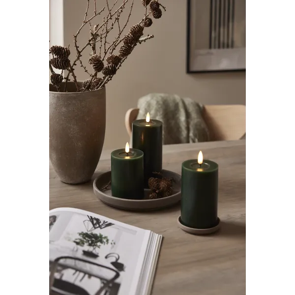 Świeca LED woskowa FLAMME FLOW Zielona 12,5cm 1500h na baterie — zdjęcie 4