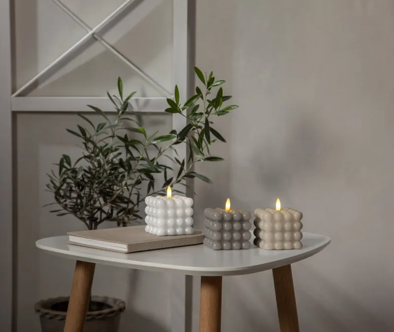 Świeca LED woskowa filarowa FLAMME DOT Beżowa 9,5cm na baterie — zdjęcie 13