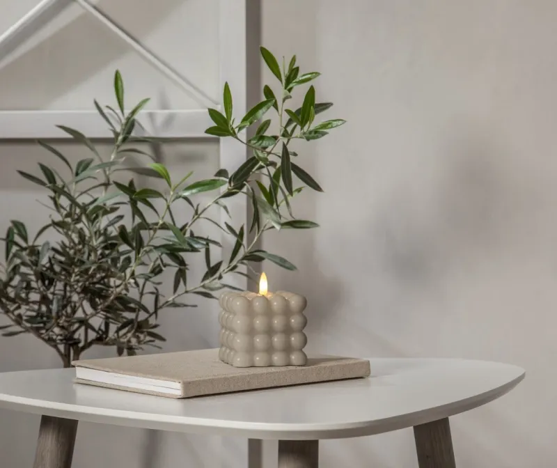 Świeca LED woskowa filarowa FLAMME DOT Beżowa 9,5cm na baterie — zdjęcie 5