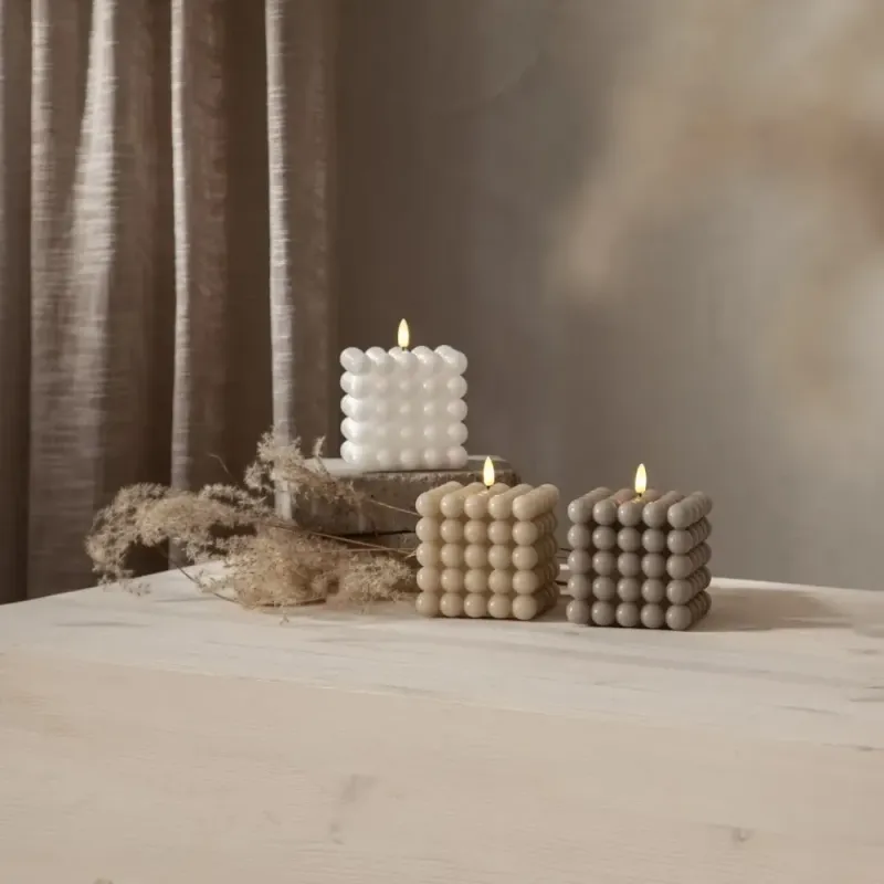 Świeca LED woskowa filarowa FLAMME DOT Szara 12,5cm na baterie — zdjęcie 3