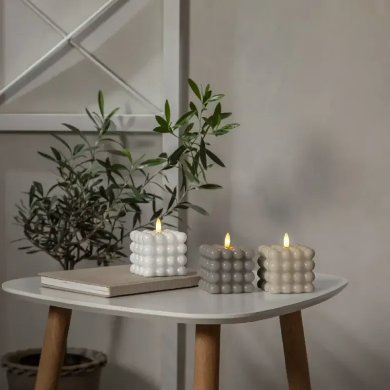 Świeca LED woskowa filarowa FLAMME DOT Szara 9,5cm na baterie — zdjęcie 3