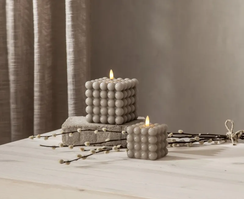 Świeca LED woskowa filarowa FLAMME DOT Szara 9,5cm na baterie — zdjęcie 6
