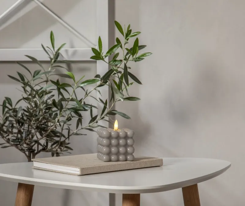 Świeca LED woskowa filarowa FLAMME DOT Szara 9,5cm na baterie — zdjęcie 7