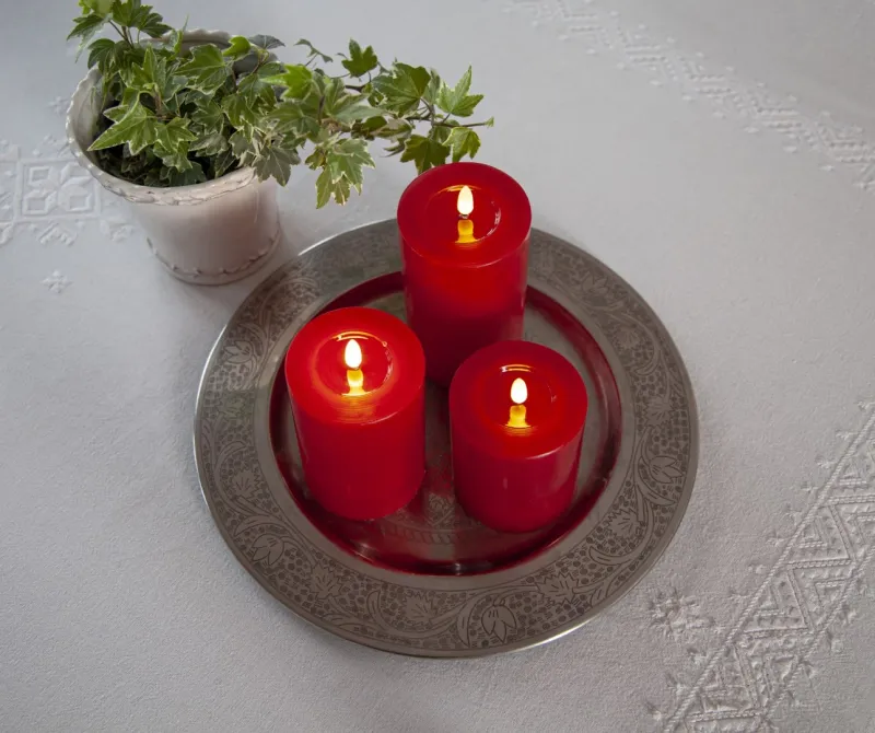 Świeca LED woskowa filarowa FLAMME FLOW Czerwona 15cm 1500h na baterie — zdjęcie 9