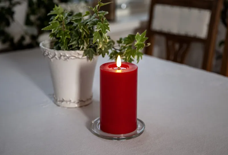 Świeca LED woskowa filarowa FLAMME FLOW Czerwona 15cm 1500h na baterie — zdjęcie 10
