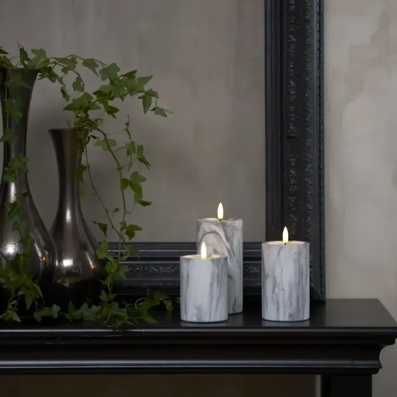 Świeca LED woskowa filarowa FLAMME MARBLE marmurowa 15cm na baterie — zdjęcie 3