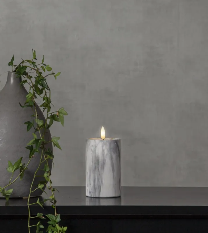 Świeca LED woskowa filarowa FLAMME MARBLE marmurowa 15cm na baterie — zdjęcie 10