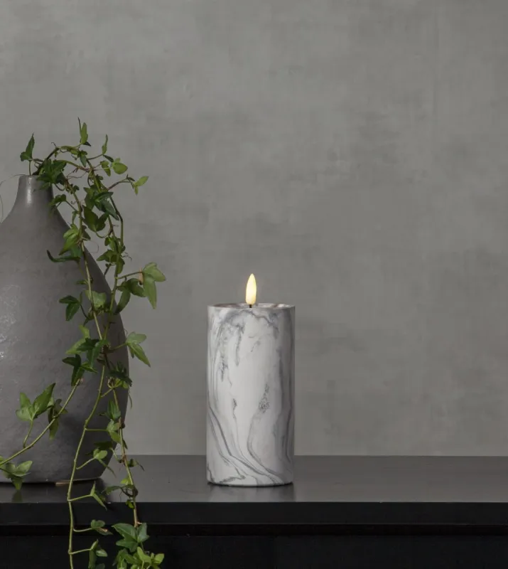 Świeca LED woskowa filarowa FLAMME MARBLE marmurowa 17,5cm na baterie — zdjęcie 6