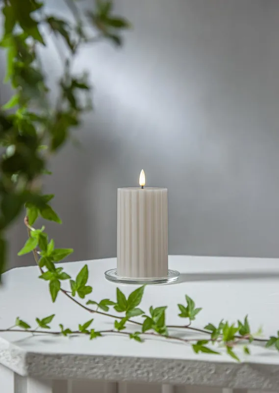 Świeca LED woskowa filarowa FLAMME STRIPE Beżowa 15cm na baterie — zdjęcie 7