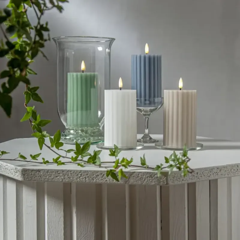 Świeca LED woskowa filarowa FLAMME STRIPE Niebieska 15cm na baterie — zdjęcie 3