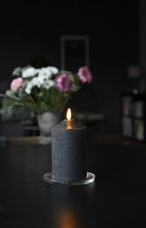 Świeca LED woskowa filarowa FLAMME TOP Czarna 15cm na baterie — zdjęcie 6