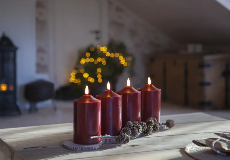 Świeca LED woskowa filarowa FLAMME TOP Czerwona 15cm na baterie — zdjęcie 8