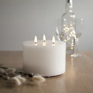 Świeca LED woskowa filarowa FLAMME trzy płomyki Biała 13cm na baterie