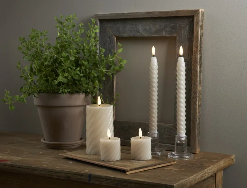 Zestaw 2x świeca LED woskowa obiadowa FLAMME SWIRL Beżowa 25cm — zdjęcie 10