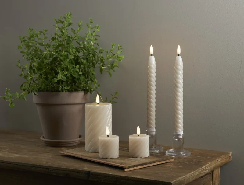 Zestaw 2x świeca LED woskowa obiadowa FLAMME SWIRL Beżowa 25cm — zdjęcie 11