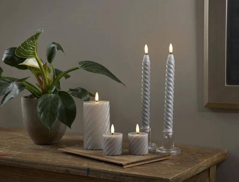 Zestaw 2x świeca LED woskowa obiadowa FLAMME SWIRL Szara 25cm — zdjęcie 10