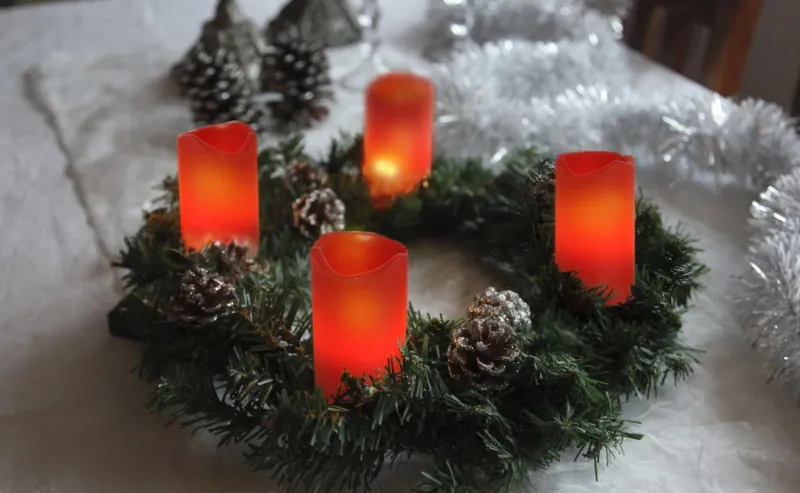 Zestaw 4x świeca LED woskowa ADVENT Czerwona 10cm z pilotem — zdjęcie 7