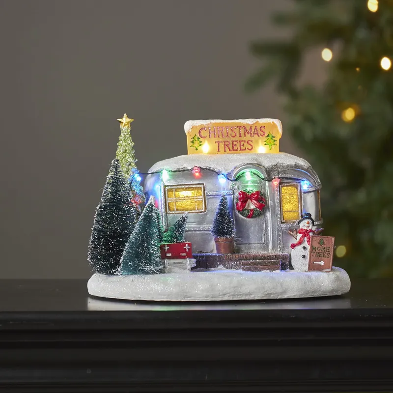 Scenka świąteczna przyczepa kempingowa ze sprzedażą choinek Led  MERRYVILLE — zdjęcie 4