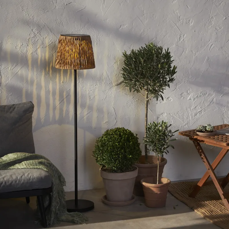 Lampa solarna ogrodowa LED stojąca CESTA rattanowy klosz — zdjęcie 3