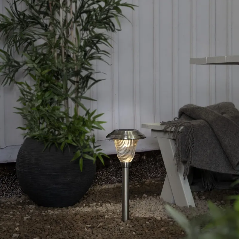 Lampa solarna ogrodowa LED wbijana BARCELONA — zdjęcie 3