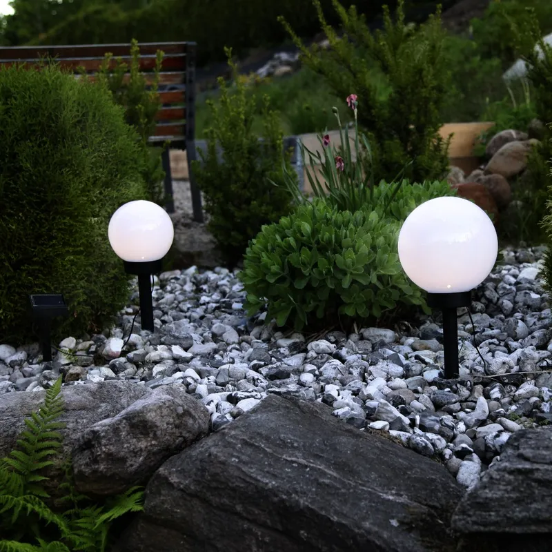 Lampa solarna ogrodowa LED wbijana GLOBUS — zdjęcie 3