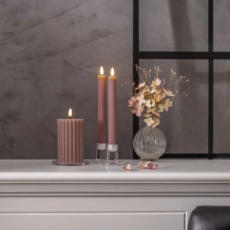 Świeca LED woskowa filarowa FLAMME STRIPE Różowa 15cm na baterie — zdjęcie 3