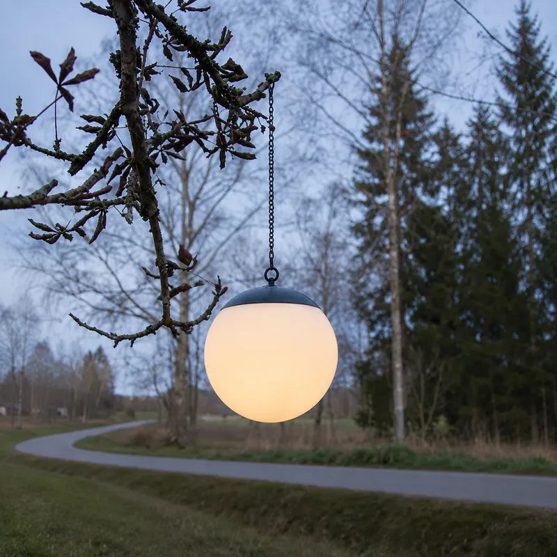 Dekoracja kula solarna ogrodowa LED wisząca GLOBUS — zdjęcie 4