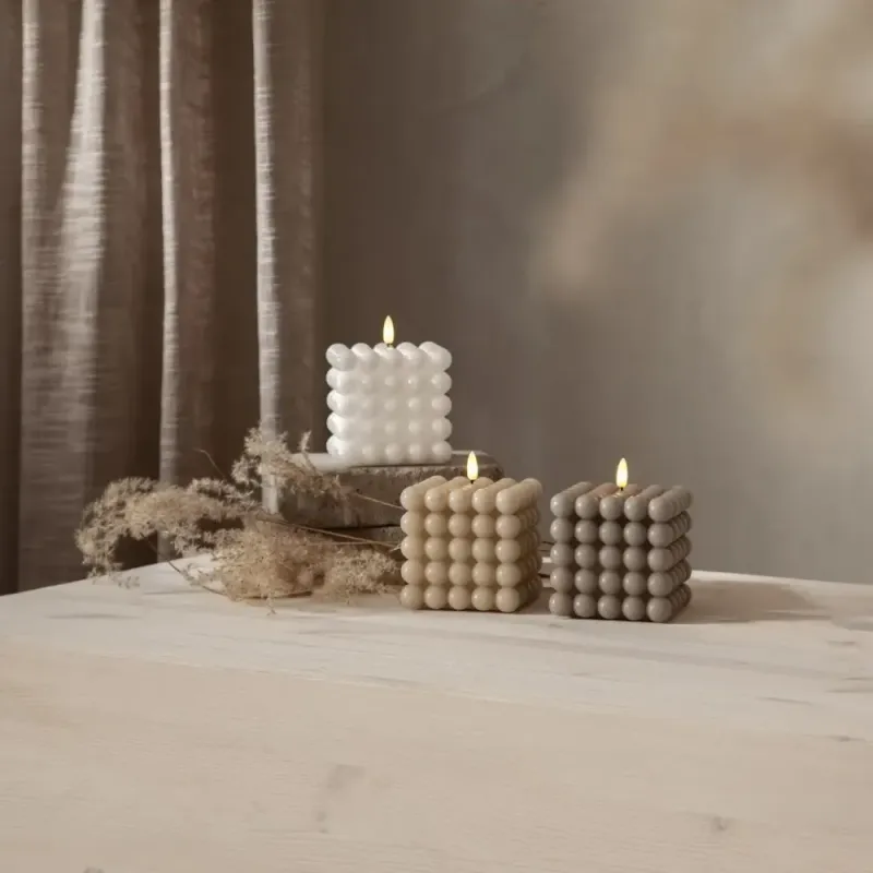 Świeca LED woskowa filarowa FLAMME DOT Beżowa 12,5cm na baterie — zdjęcie 3