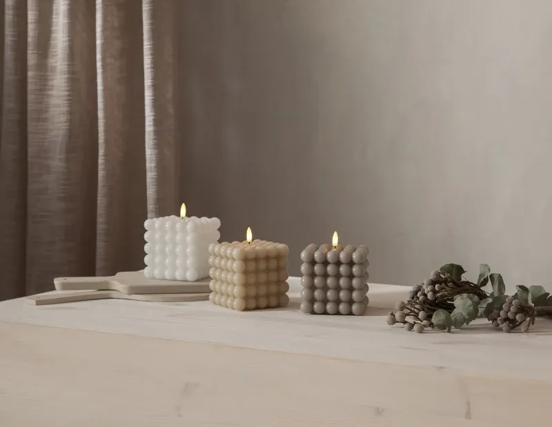 Świeca LED woskowa filarowa FLAMME DOT Beżowa 12,5cm na baterie — zdjęcie 7
